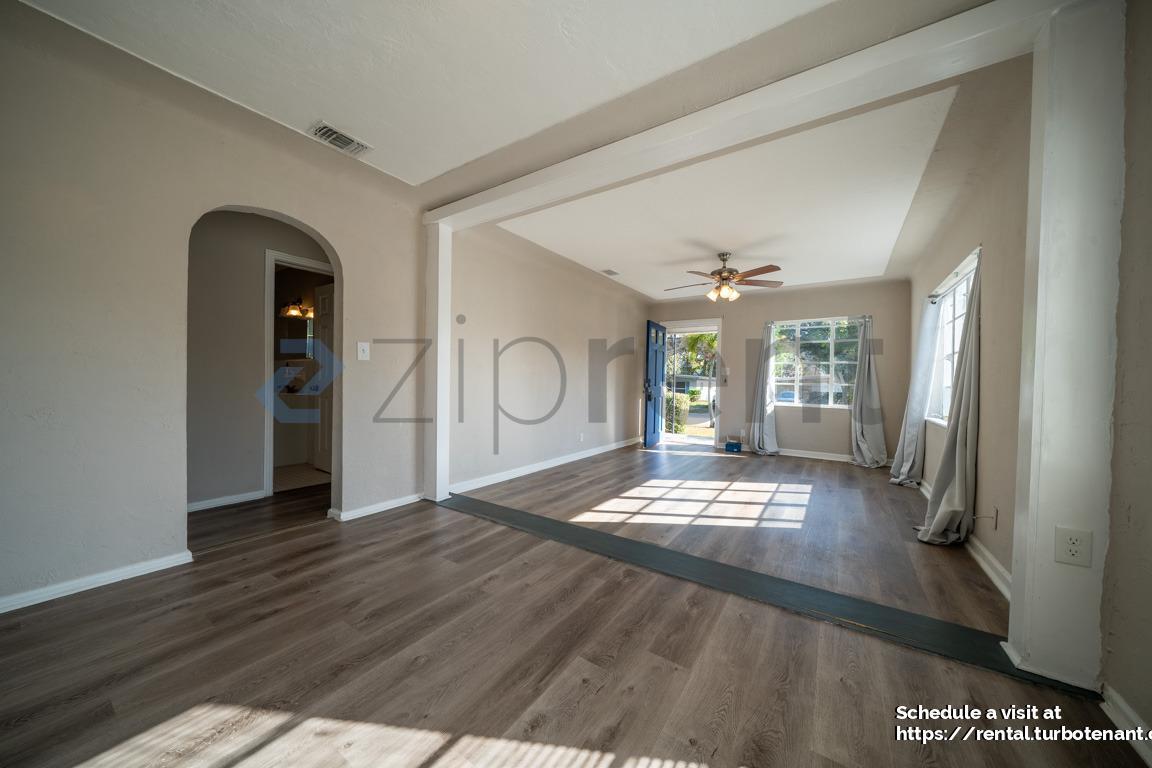 Building Photo - 925 17th St S