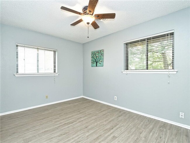 Building Photo - 1105 Alden Dr