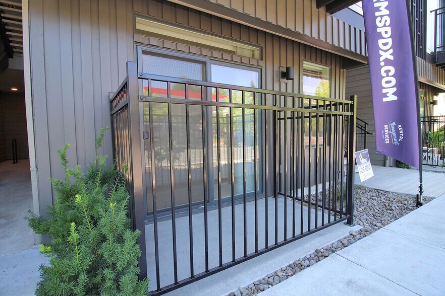 Building Photo - 8417 SW 24th Ave