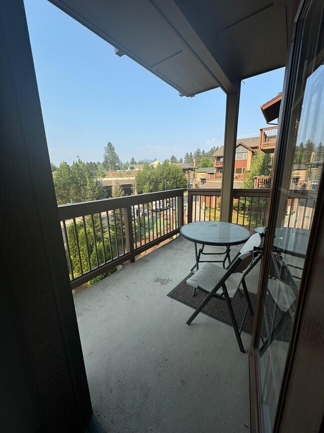 Building Photo - River Stone Condominium