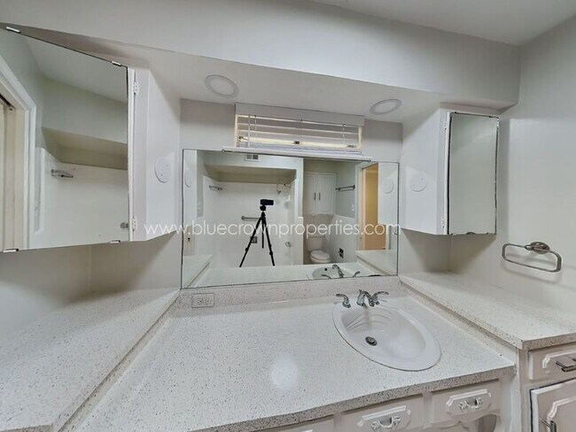 Building Photo - 5928 Fox Hill Ln