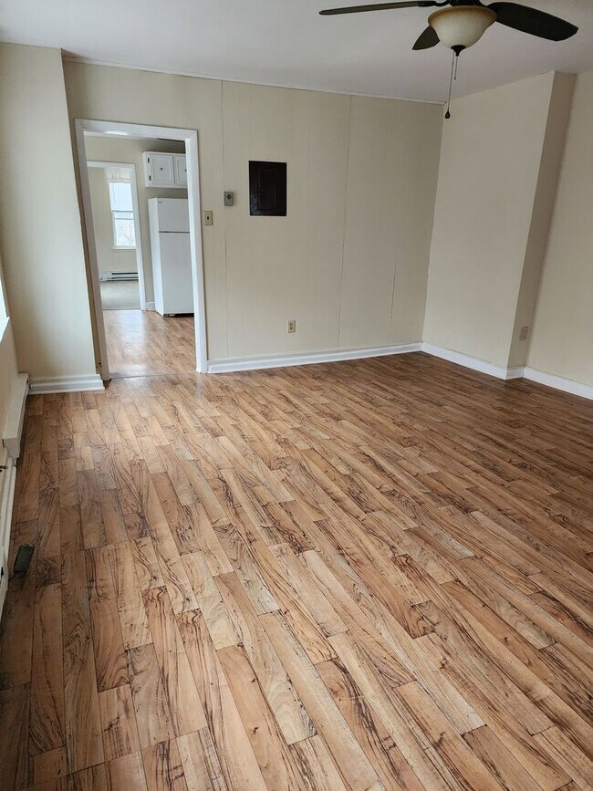 Building Photo - 1 E Elger St