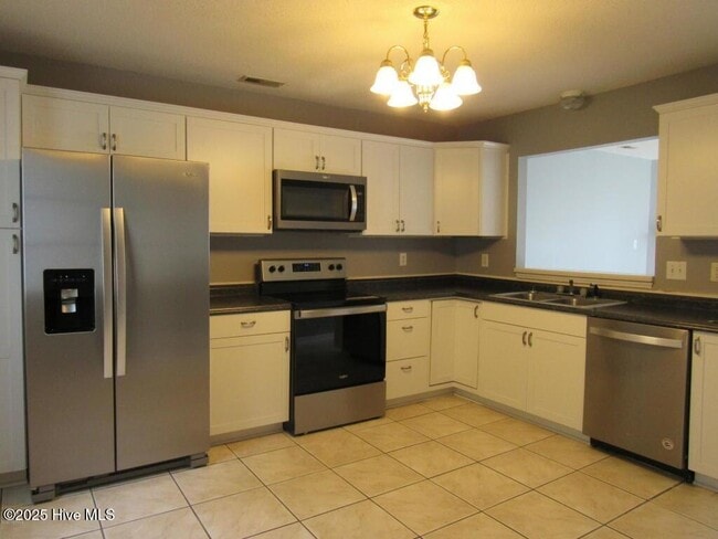 Building Photo - 1073 W Pueblo Dr