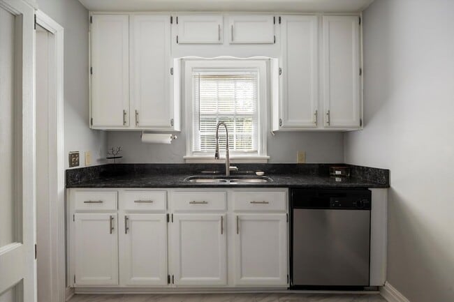 Building Photo - 108 S St Marks Ave