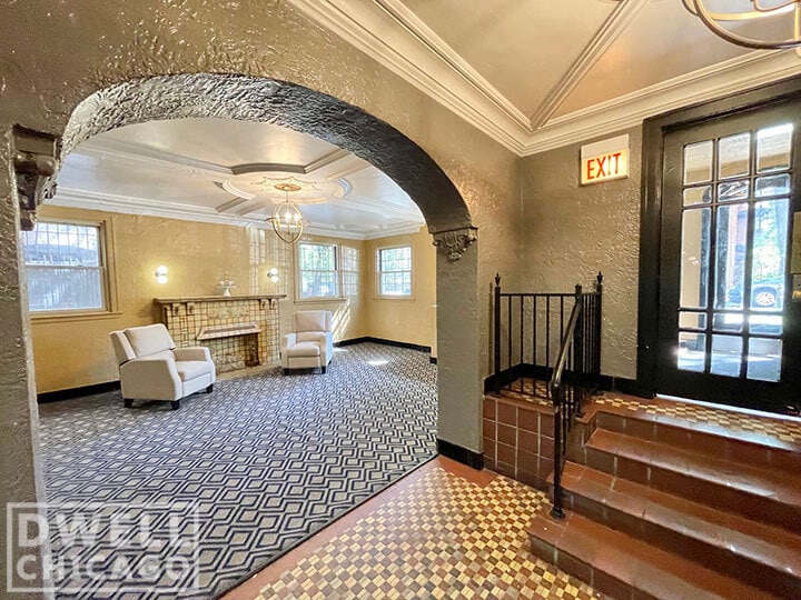 Building Photo - 2532 N Sawyer Ave