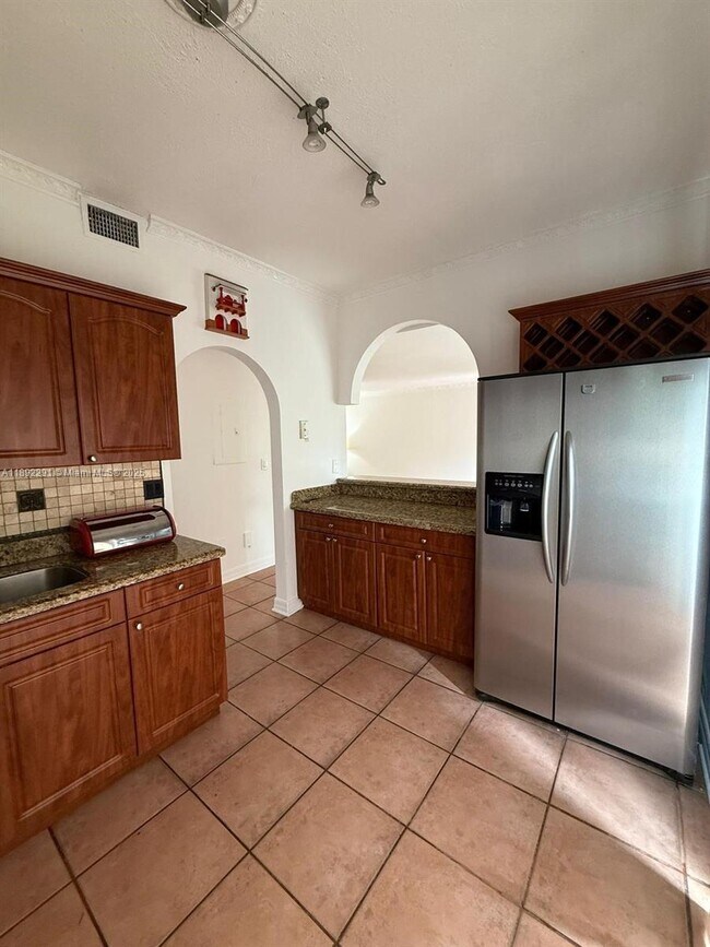 Building Photo - 10450 SW 154th Ct