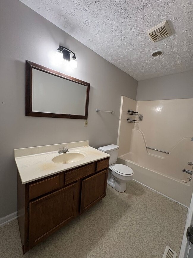 Building Photo - Spacious 2 Bedroom Duplex on Dale Drive!