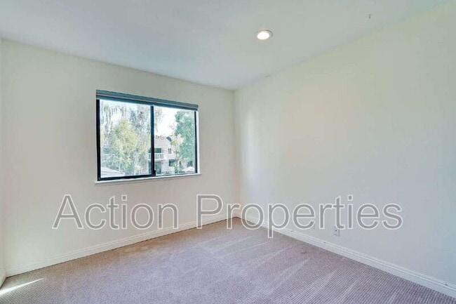 Building Photo - 209 Ortega Ave