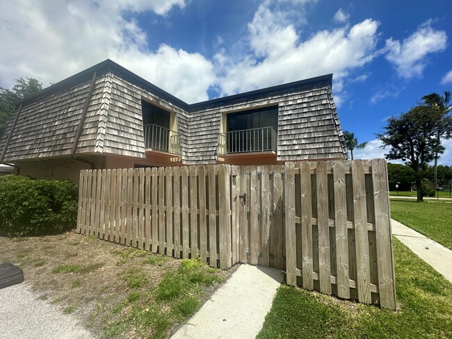 Building Photo - 354 Lake Arbor Dr