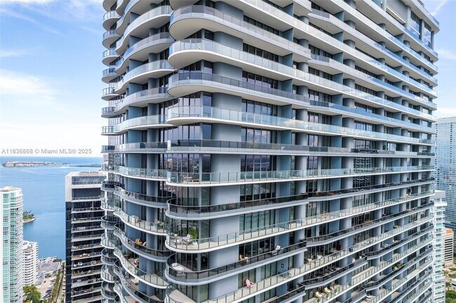 Building Photo - 1000 Brickell Plaza