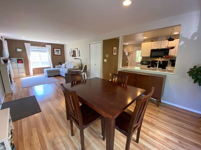Building Photo - Quiet 3-Bed, 1.5-Bath Home with Large Encl...