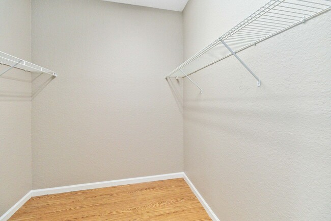 Building Photo - Nice 3/2 with Bonus Room in Oak Hammock Pr...