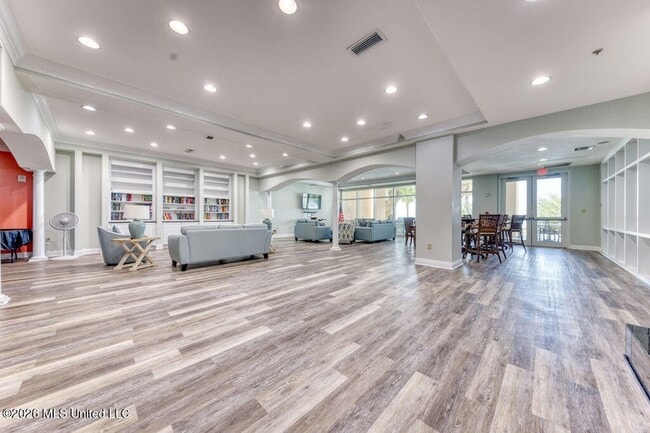 Building Photo - 2230 Beach Dr