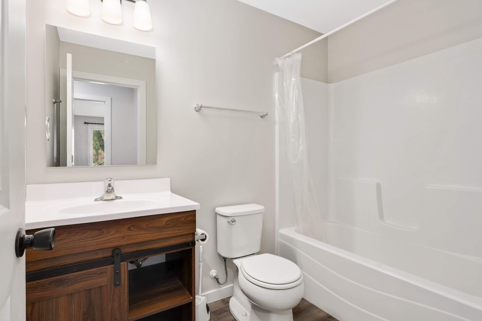 Full bathroom for bedroom 2 and 3 - 2927 Marshall St NE