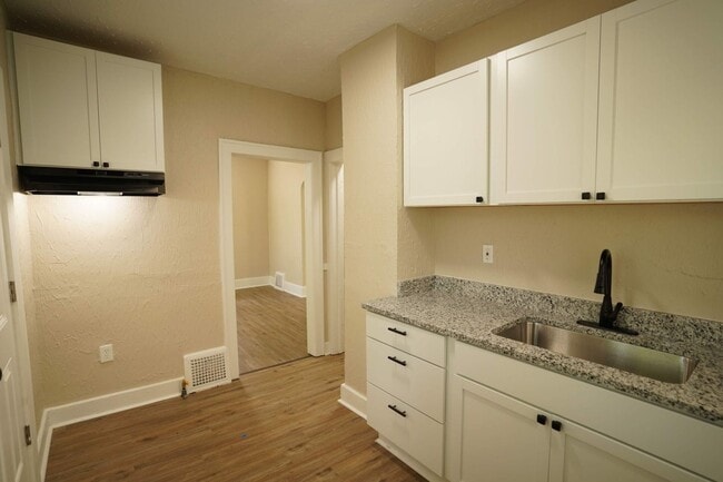 Building Photo - Fully Renovated 3-Bedroom Home – Move-In R...