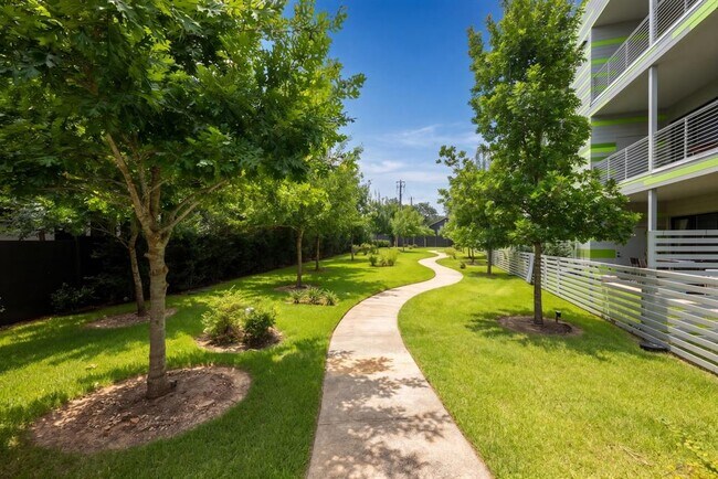 Building Photo - 4004 Banister Ln