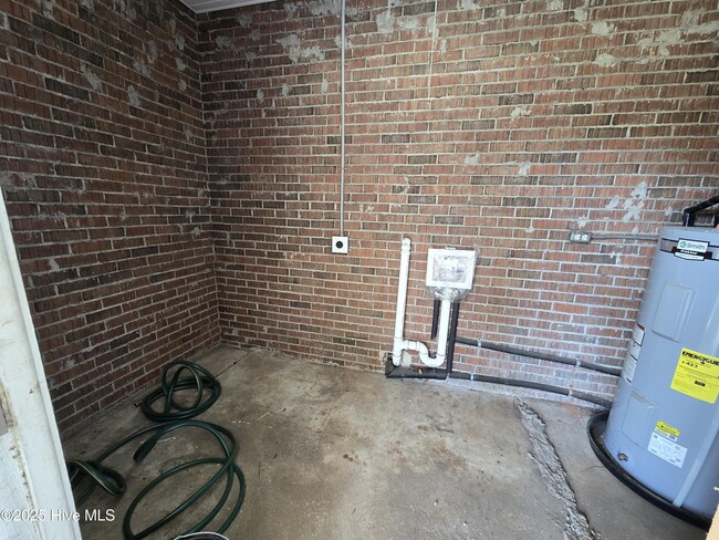 Building Photo - 5968 Acorn Rd