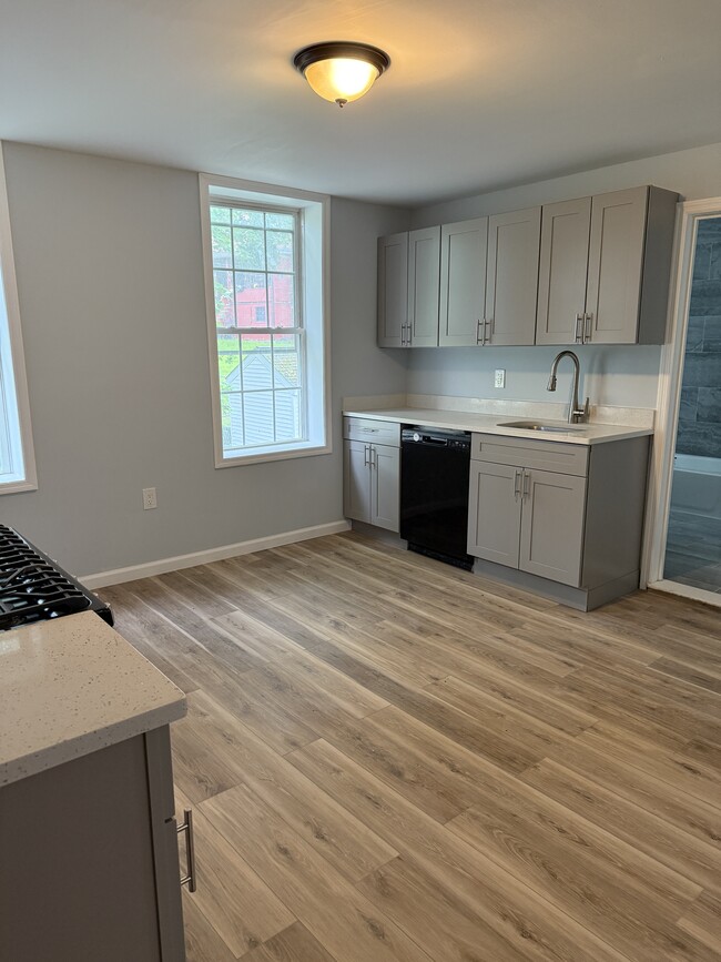 Building Photo - 36 Vliet St