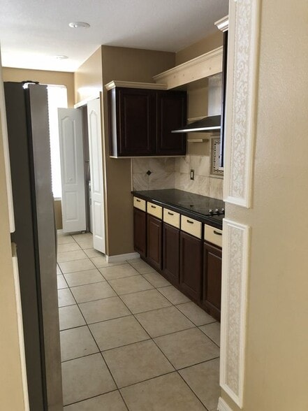 Building Photo - 650 Captiva Cir