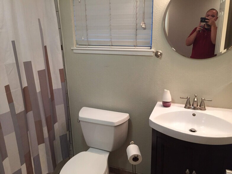 Building Photo - 2499 Alveswood Cir