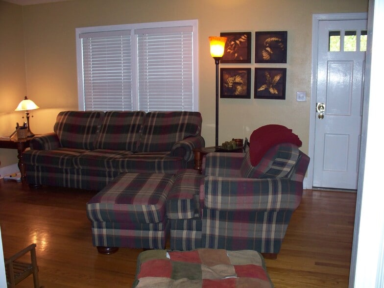 Front den - 1416 Williams Road