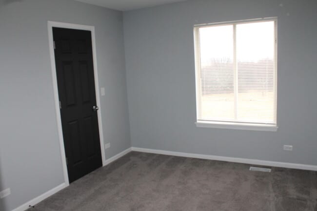 Building Photo - 1253 E Essex Ct