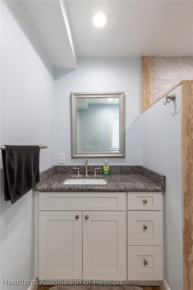 Building Photo - 102 Squirrel Point