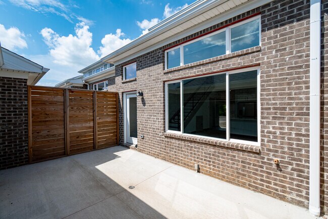 Building Photo - 186 Robinson Way