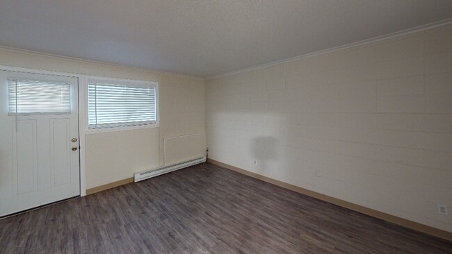 Building Photo - 2034 Riverdale St