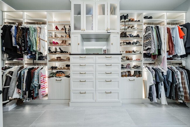 Building Photo - 5517 Longview St