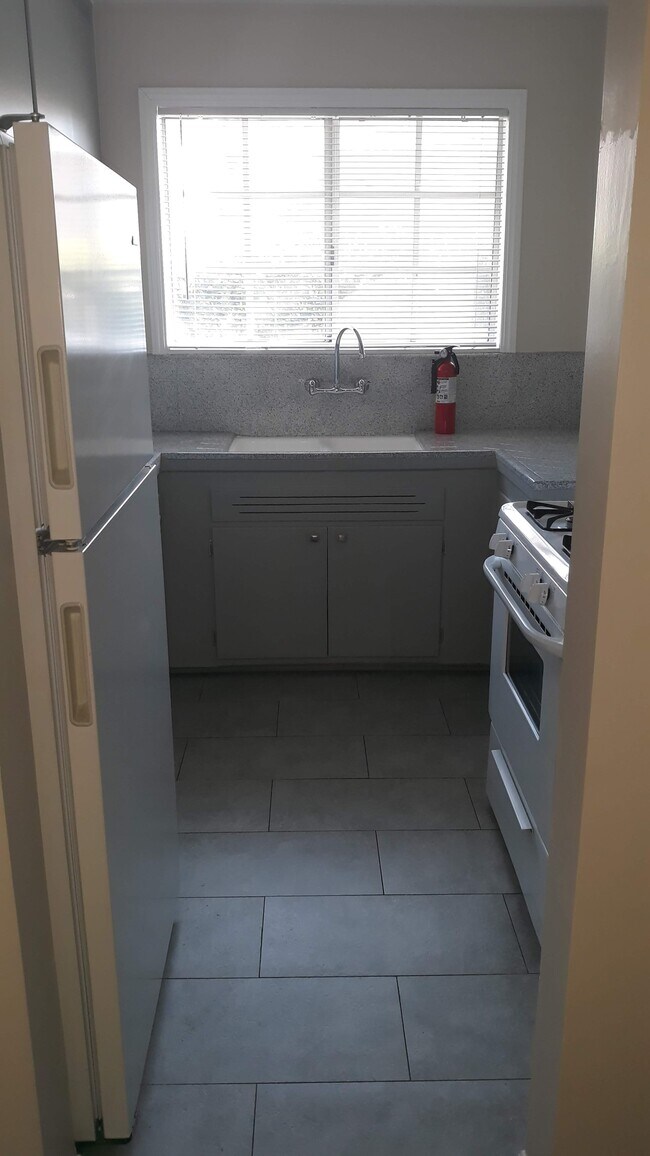 Kitchen - 5852 David Ave