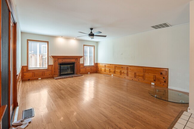 Building Photo - 512 Bluerock Dr