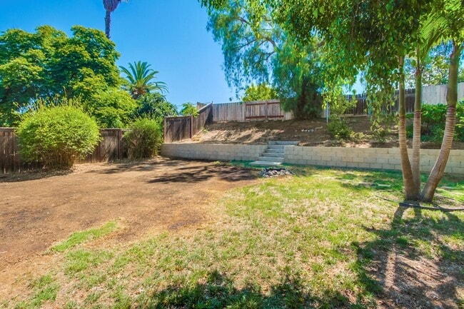 Building Photo - Beautiful 3 Bedroom + Den Home in the Foot...