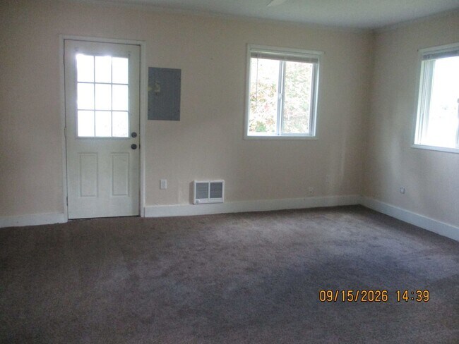 Building Photo - 927 W Schley St