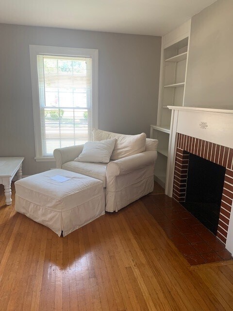 Building Photo - 641 W 44th St