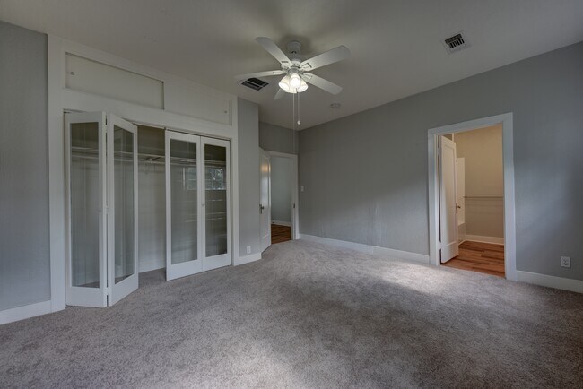 Building Photo - 909 W Main St