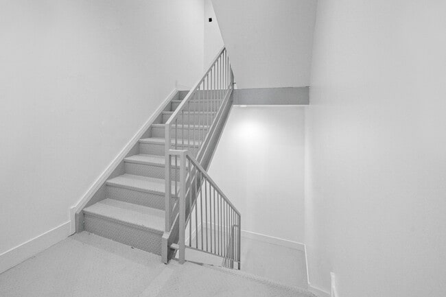 Building Photo - 3008 W Belmont Ave