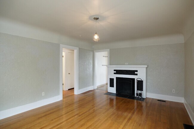 Building Photo - 329 Renton Ave S