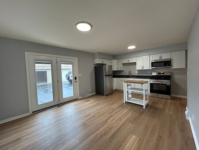 Building Photo - 1st Ct