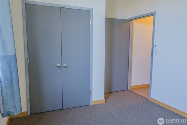 Building Photo - 2Bd/2Ba Seattle Condo