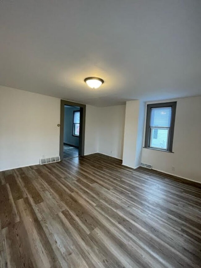Building Photo - 411 Wisconsin St