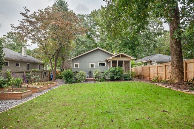 Building Photo - Beautiful 2bd/2ba Bungelow in Kirkwood wit...