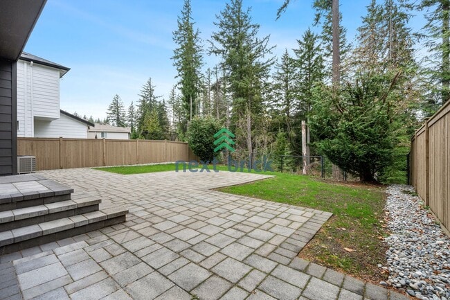 Building Photo - 5 BED & 3.5 BATH FOR RENT