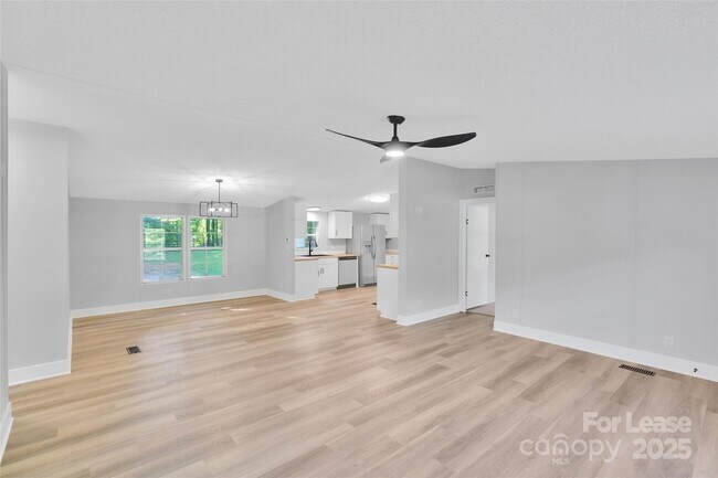 Building Photo - 166 Crystal Bay Dr