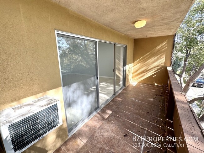 Building Photo - Newly Updated 1Bedroom 1Bathroom In Prime ...