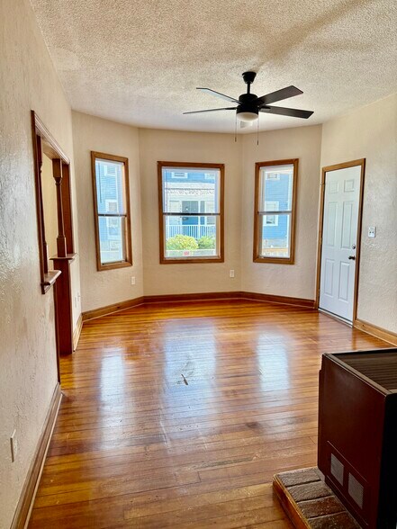 Building Photo - 117 Howard St