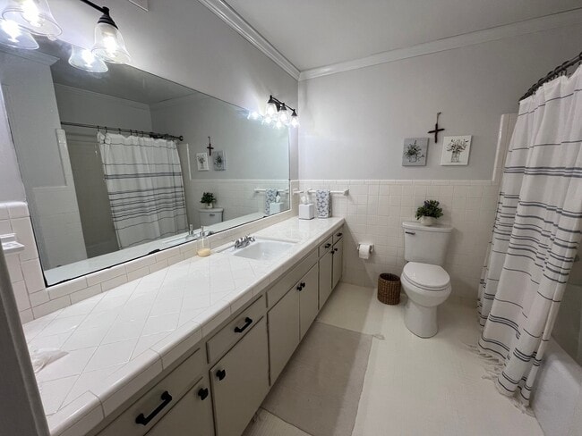 Building Photo - 2202 Idlewood Dr