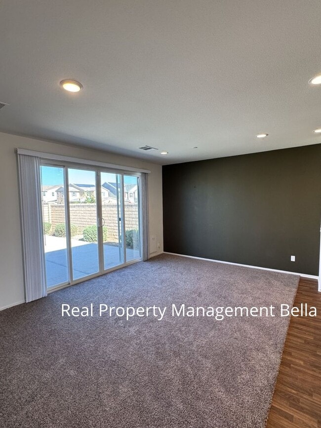 Building Photo - Beautiful Corner-Lot Home with Open Floor ...