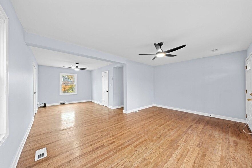 Building Photo - 5352 W 90th St