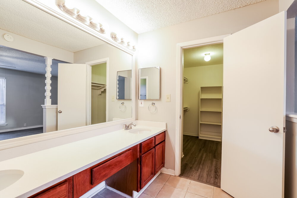 Building Photo - 13519 Dripping Springs Dr